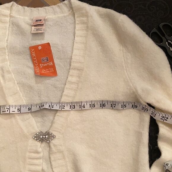 Faded glory NWT size large  beautiful cream cardigan with jeweled clasp - Picture 6 of 11